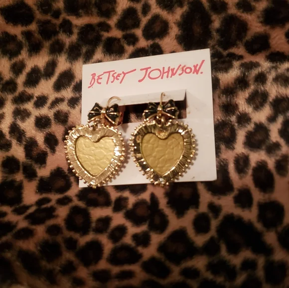 BETSEY JOHNSON Leopard Print Heart Drop Earrings w/ Bows and Gold-Tone Hardware - Picture 11 of 12